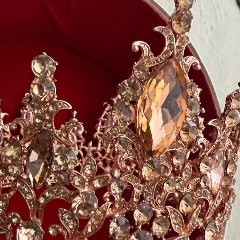 Beautiful Rose Gold Rhinestones Crown - Picture 9 of 14